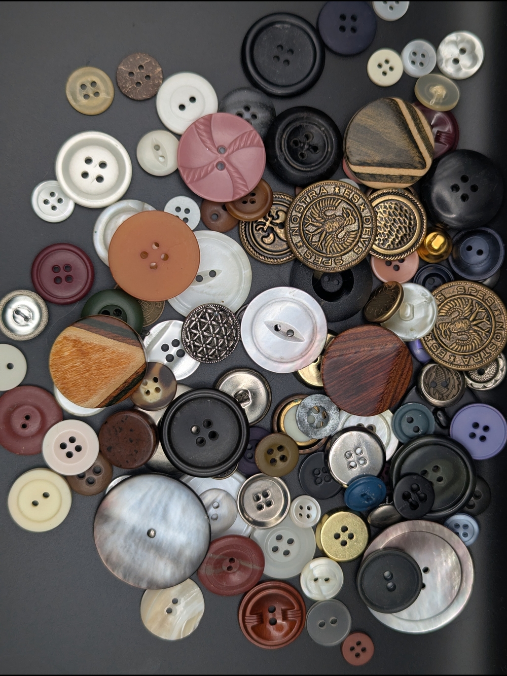 Lot Of Buttons. Vintage Buttons- Mother Of Pearl - Retro Buttons- Metal Buttons. - Picture 4 of 12